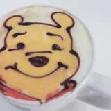 Ma la reazione pi� bella � quella di Luca, 7 anni, che osserva entusiasta l�orsetto Winnie the Pooh disegnato sulla sua tazza di latte: il sorriso che gli illumina il volto non ha bisogno di parole